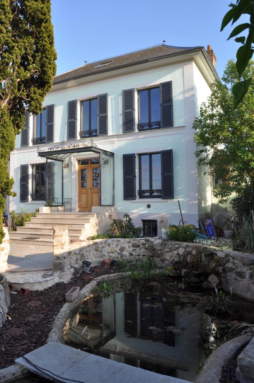 Maison d'hôtes LES RAINETTES Breuillet  Exterior foto